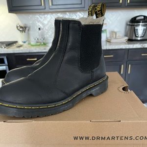 Fur lined Chelsea Boot Dr Martens!!